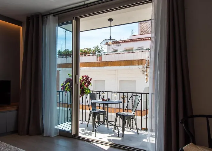 Sitges Spaces Seaside Beach Flat- 4 Bedroom, 2 Bathroom, Terrace, Near Beach