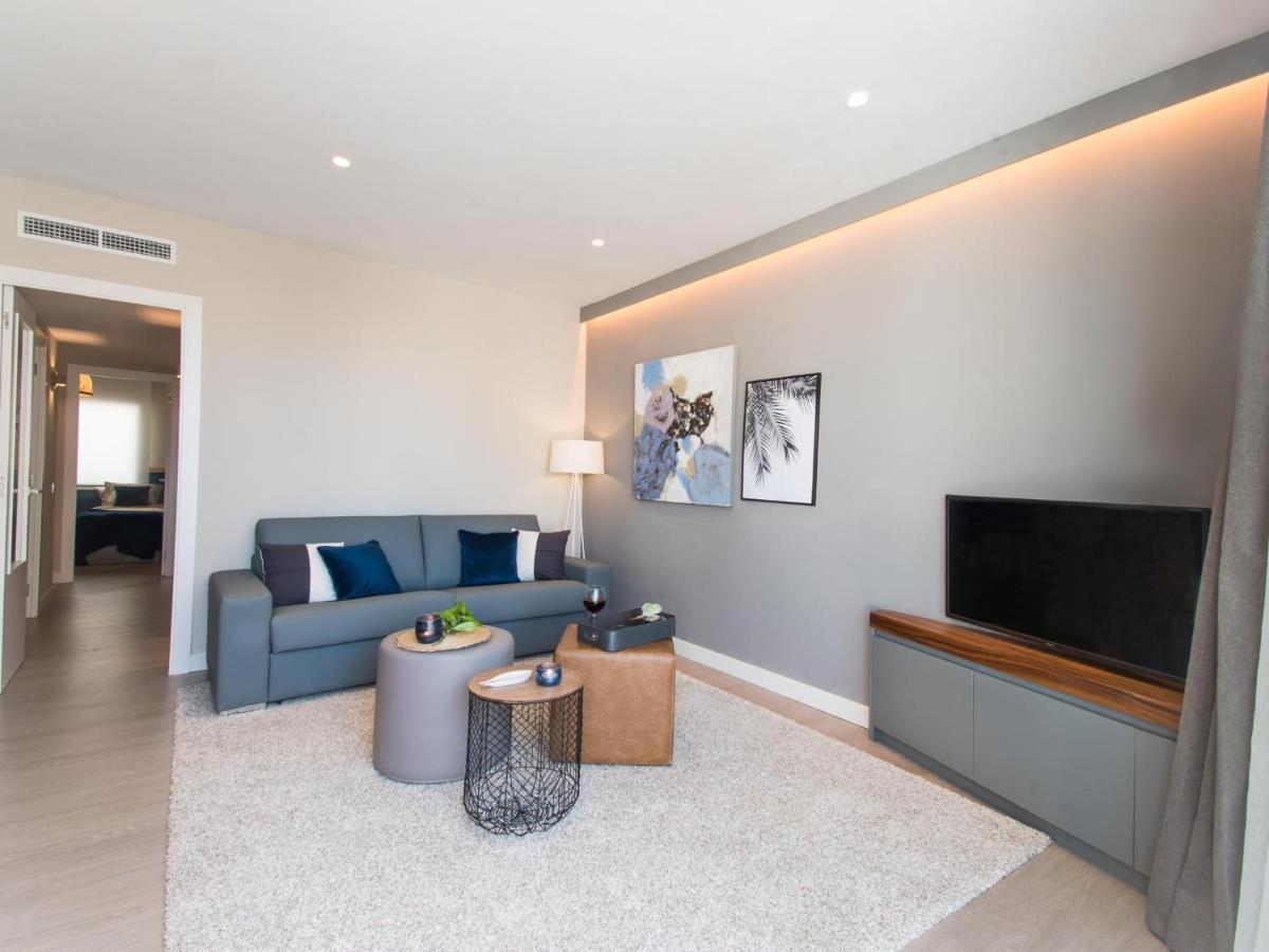Apartment Spaces Seaside Flat- 4 Bedroom, 2 Bathroom, Terrace, Near